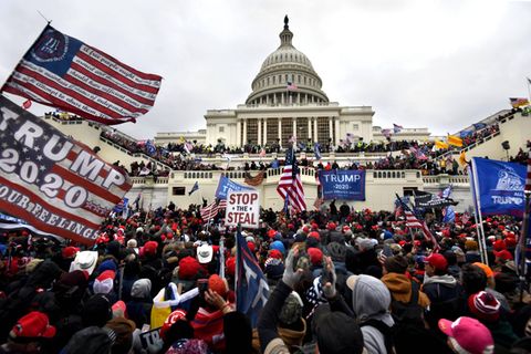 Trumpfans und Demonstranten vor dem US-Kapitol am 6. Januar 2021