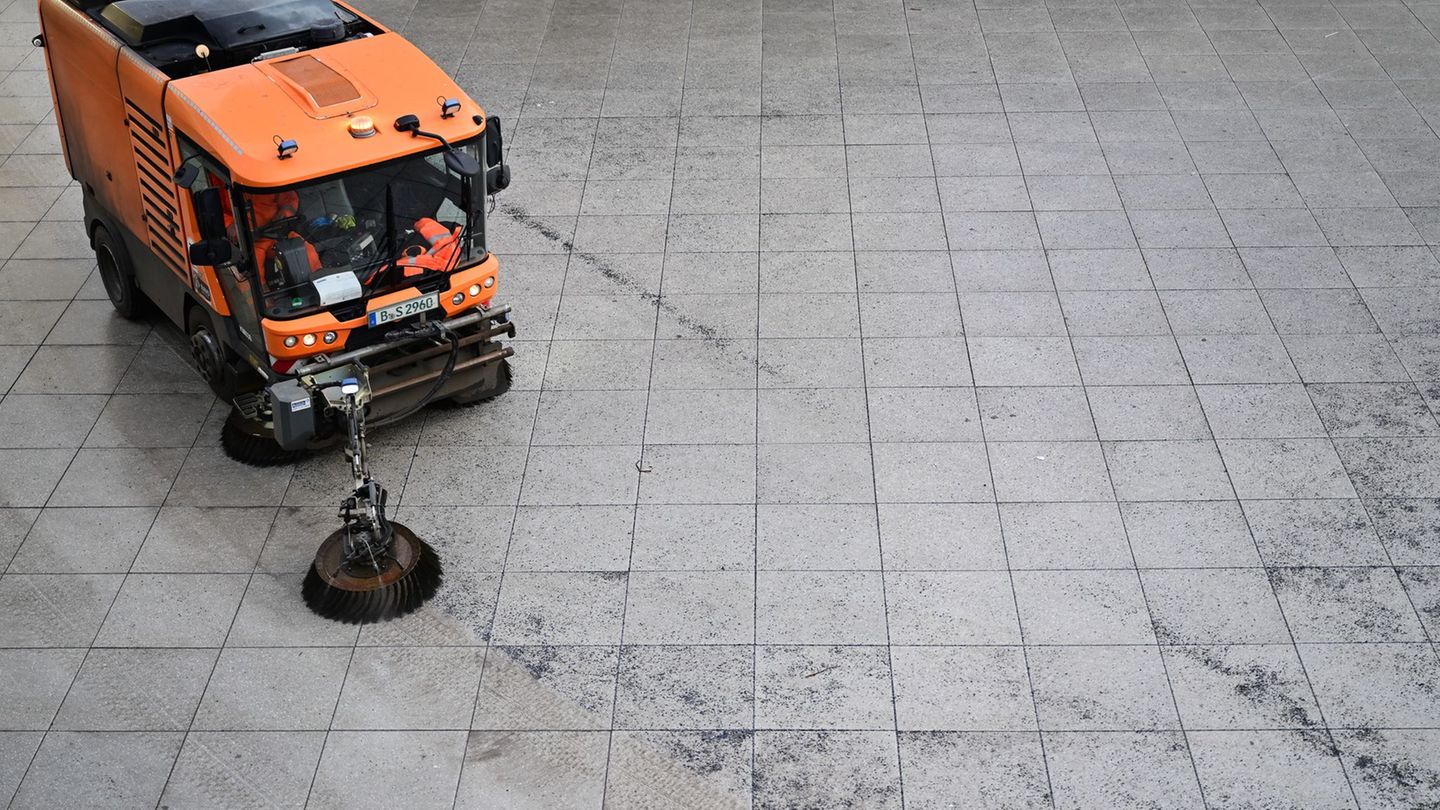 Dauereinsatz gegen Splitt: Stadtreinigung beseitigt fast 10.000 Tonnen Splitt