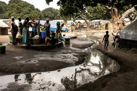 Wasserquelle in Flüchtlingslager in Mozambik