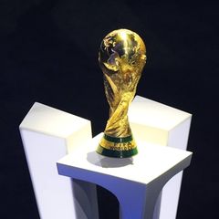 WM 2026: Die Trophäe auf einem Sockel
