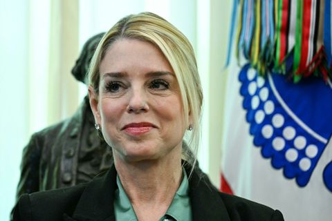 Justizministerin Pam Bondi