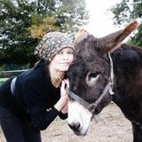 Brigitte Bardot mit Esel