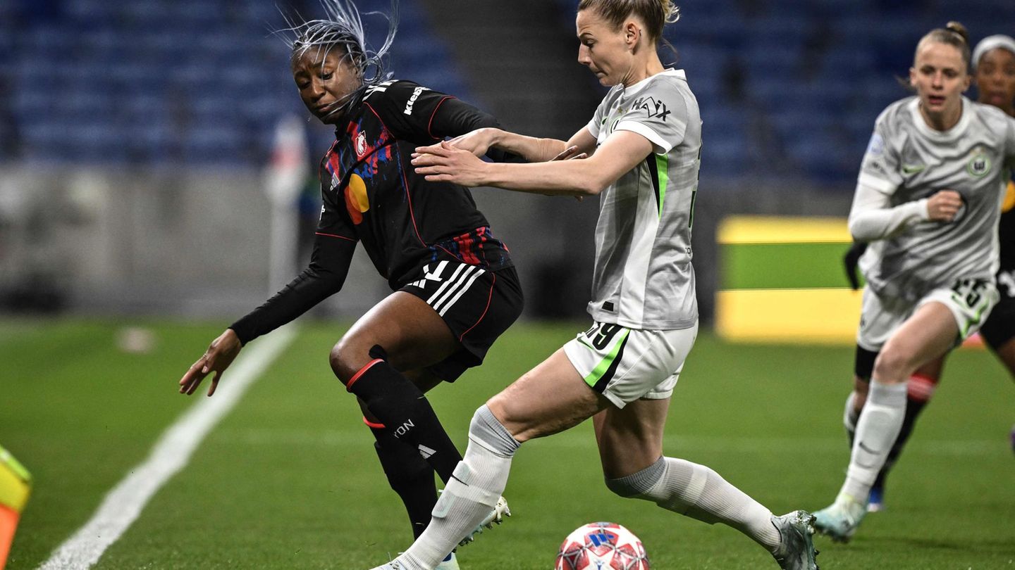 Frauenfußball: Drei späte Gegentore: Wolfsburg fliegt aus Champions League