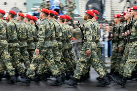 Ein Gericht entschied: Auch Männer in der österreichischen Armee dürfen eine Pferdeschwanz-Frisur tragen. (Symbolbild) Foto: Max