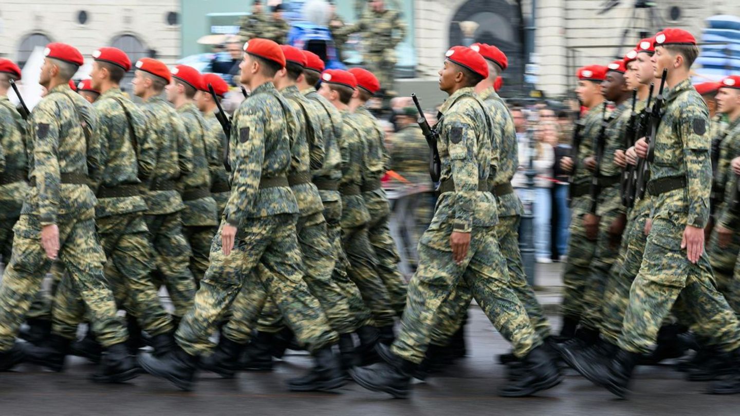Gleichberechtigung: Gericht kippt Zopf-Verbot für Soldaten in Österreich