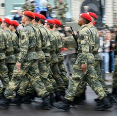 Ein Gericht entschied: Auch Männer in der österreichischen Armee dürfen eine Pferdeschwanz-Frisur tragen. (Symbolbild) Foto: Max