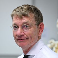 Jürgen Graf leitet die Frankfurter Universitätsklinik. (Archivbild) Foto: Arne Dedert/dpa