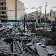 Man werde den Iran zurück in die Steinzeit versetzen, sagte Trump in einer Rede an die Nation. Foto: Stringer/dpa