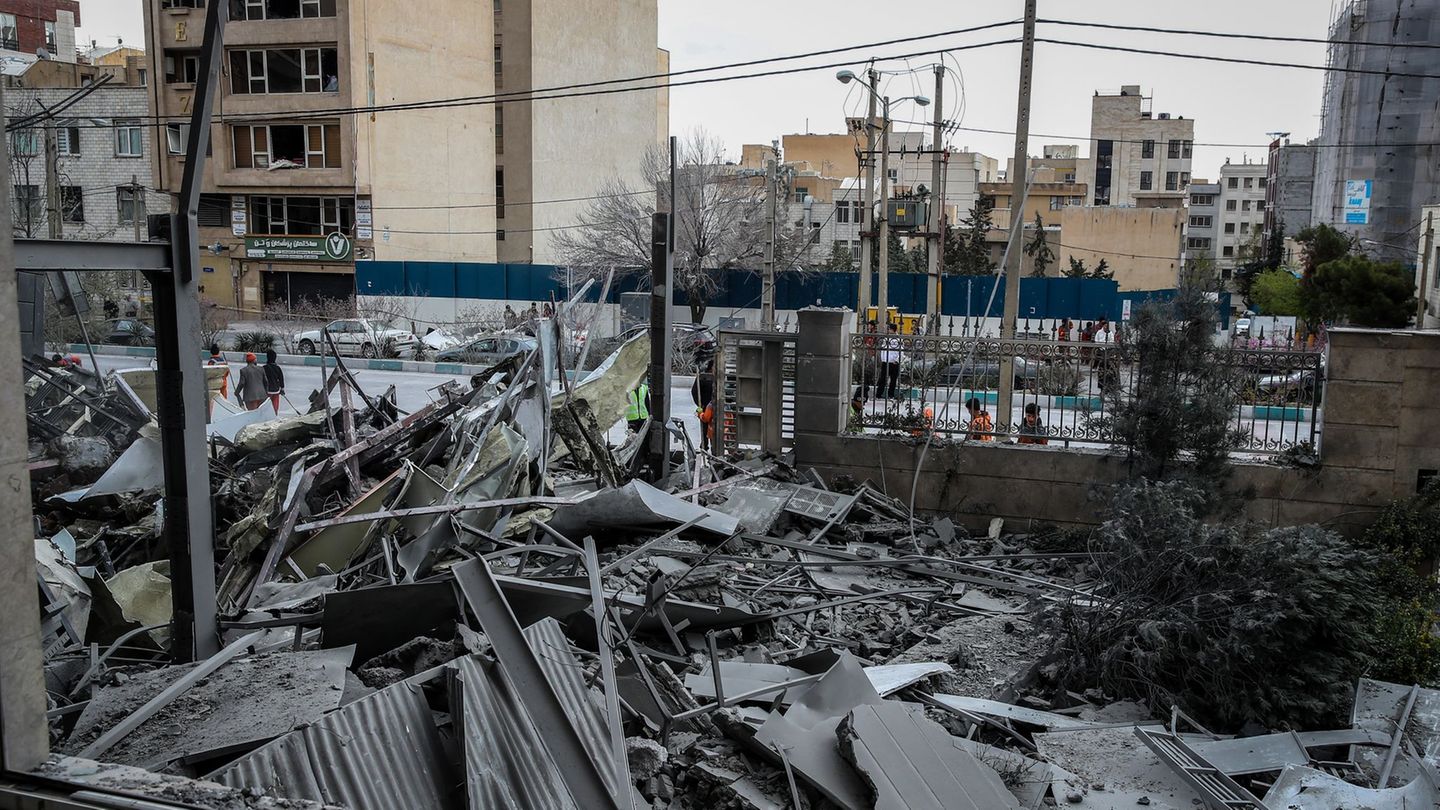 Man werde den Iran zurück in die Steinzeit versetzen, sagte Trump in einer Rede an die Nation. Foto: Stringer/dpa