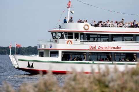Die Saison für Ausflugsschiffe hat begonnen. (Archivbild) Foto: Hauke-Christian Dittrich/dpa