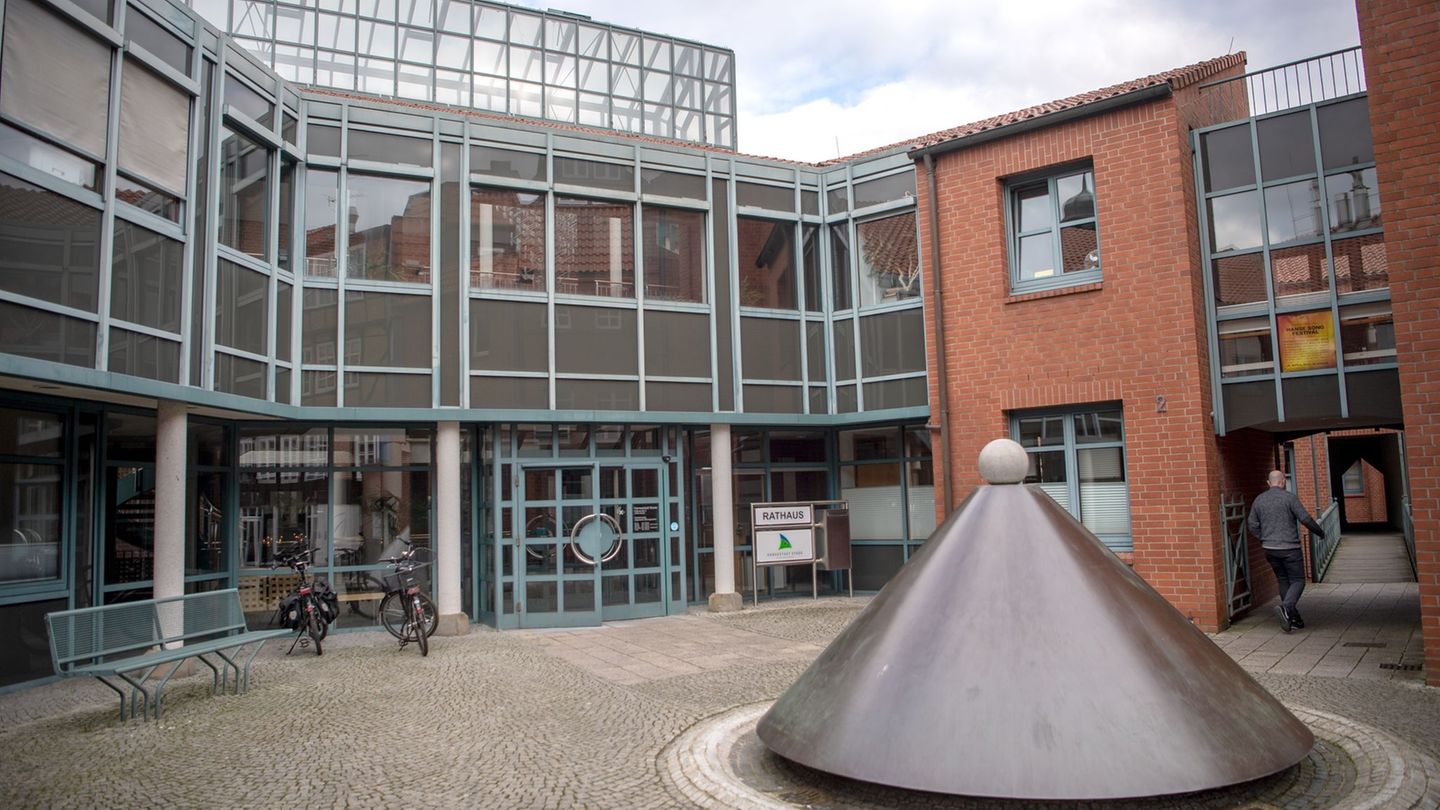 Verwaltung: Dank KI: Stade bietet Telefonservice rund um die Uhr