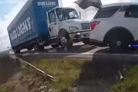 Verfolgungsjagd in Indiana: Betrunkener klaut Lkw voller Bier – und rammt Polizeiauto von der Straße