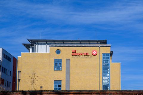 Es gilt das Leitbild: Je öfter Behandlungen in einer Abteilung eines Krankenhauses durchgeführt werden, desto höher ist in der R