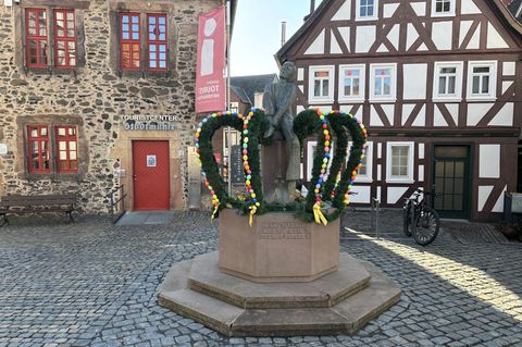 Die Tradition österlich geschmückter Brunnen stammt ursprünglich aus wasserarmen Gebieten der Fränkischen Schweiz und wird etwa