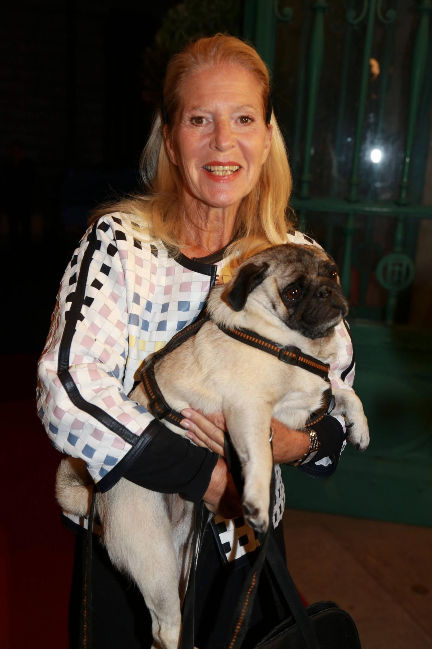 Christiane Hörbiger mit Mops