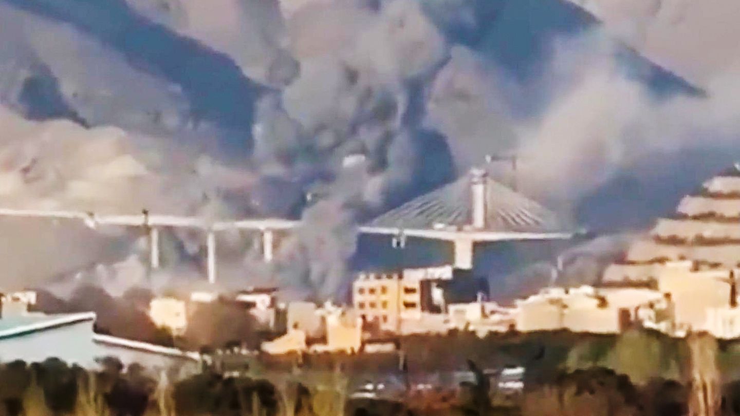 Trump jubelt: USA zerstören iranische Autobahnbrücke – Video soll Angriff zeigen