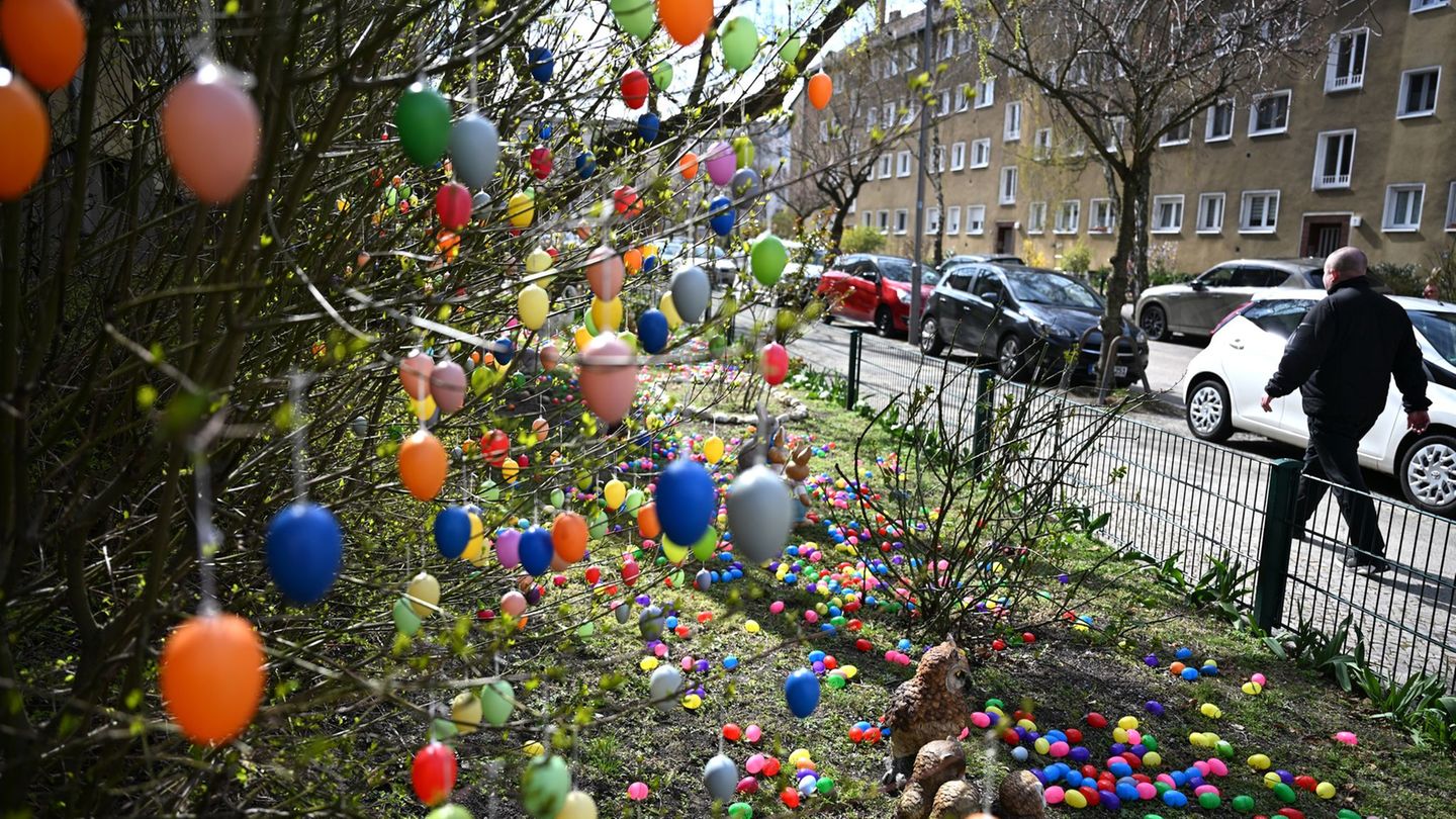 Ostern-Schmuck extrem: Hier sieht man den Baum vor lauter Ostereiern nicht mehr