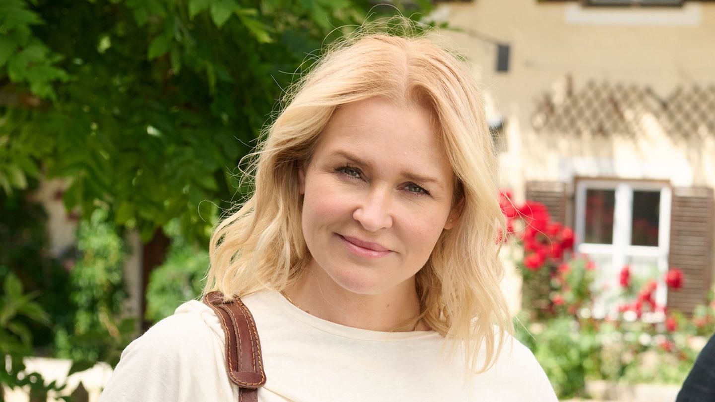 Mit "Lena Lorenz – Muttergefühle" (donnerstags, ab dem 9. April, 20.15 Uhr) starten neue Folgen der zwölften Staffel der beliebten ZDF-Reihe mit Judith Hoersch in der Titelrolle. Im Interview reflektiert die Schauspieleri, wie es hierzulande um Hebammen steht und worauf Jung und Alt in der Gesellschaft mehr achten sollten.