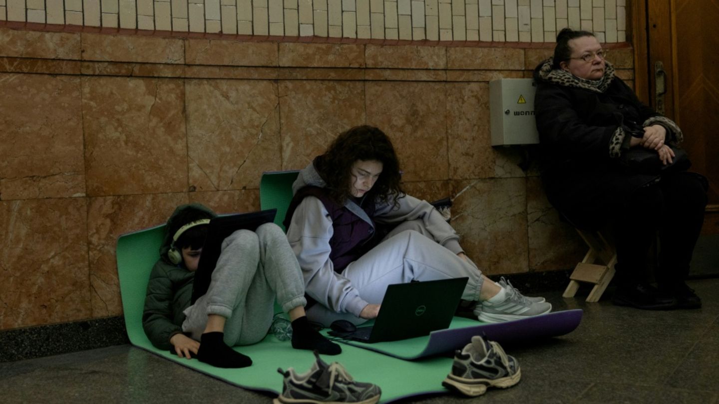 Massive russische Luftangriffe auf Ukraine am hellichten Tage - Selenskyj kritisiert "Eskalation" an Ostern