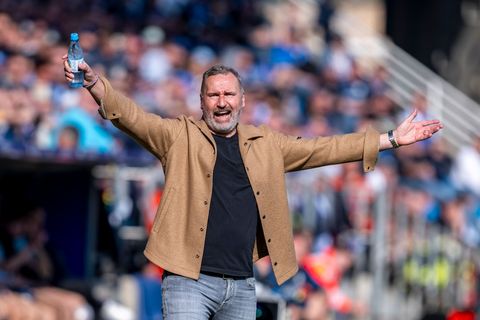 Will endlich auch zu Hause gewinnen: Holstein Kiels Trainer Tim Walter. (Archivbild) Foto: David Inderlied/dpa