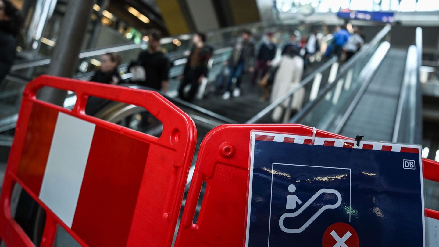 Deutsche Bahn: Rolltreppen-Chaos am Berliner Hauptbahnhof behoben