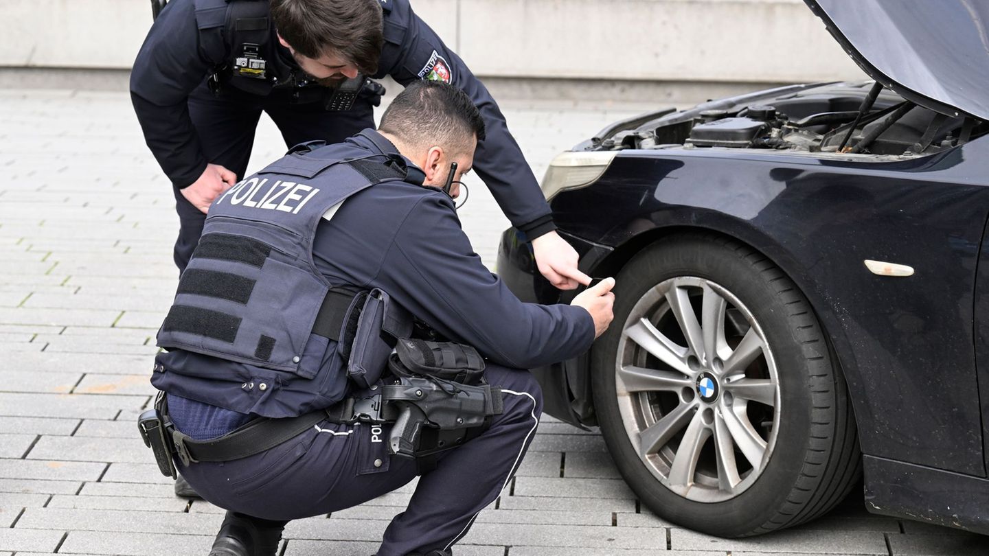 Treffen der Autotuning-Szene: Polizei kontrolliert Autos anlässlich des "Car-Freitags"