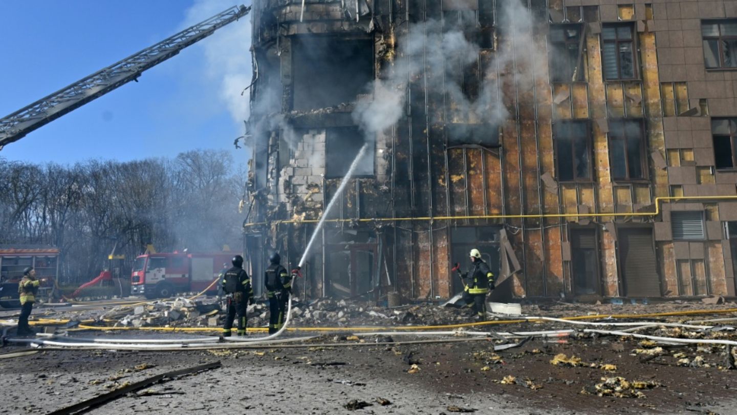 Massive russische Luftangriffe auf Ukraine am hellichten Tage - mindestens zehn Tote