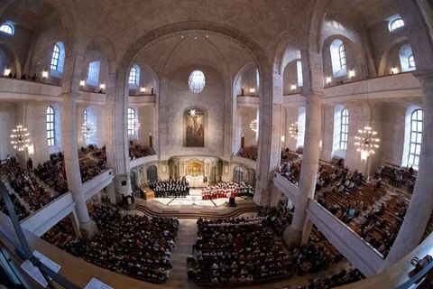Der Dresdner Kreuzchor und die Philharmonie haben mit Bachs "Matthäuspassion" für eine musikalische Sternstunde gesorgt. (Archiv