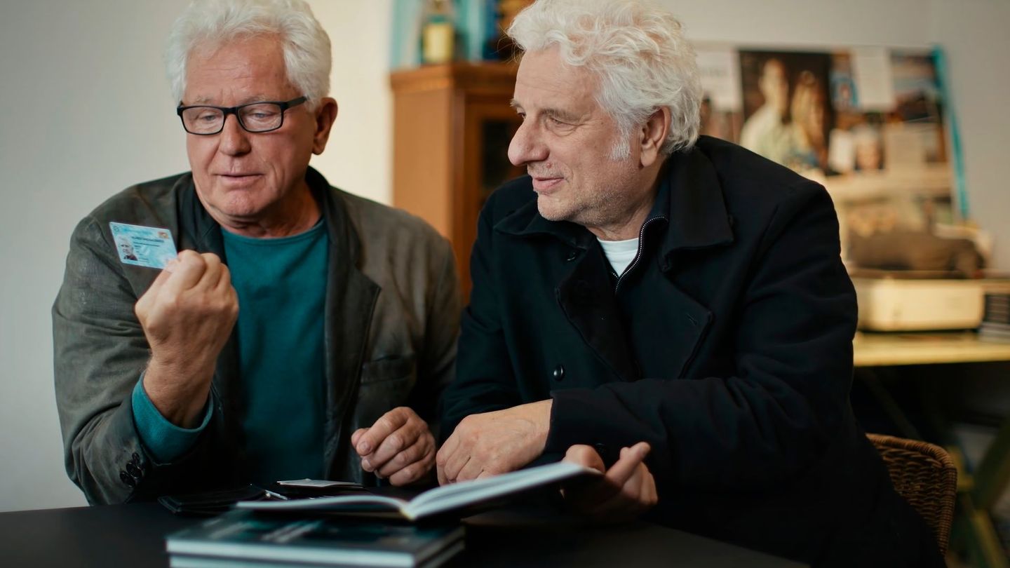 Der "Tatort" bedeutet Miroslav Nemec (links) und Udo Wachtveitl viel. Das zeigt auch der "Dienstausweis", den Nemec in seiner Geldbörse mit sich trägt.