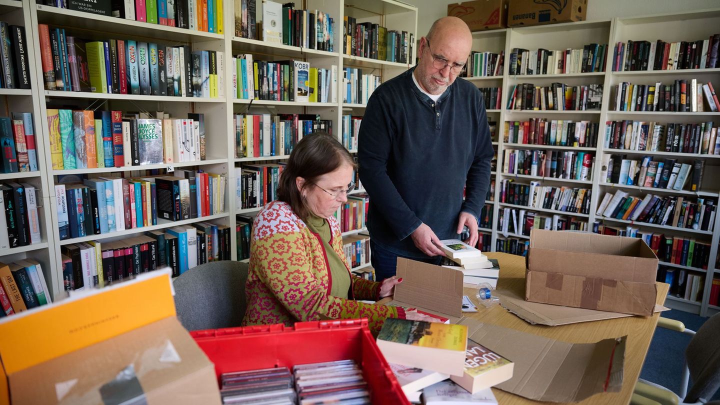 Medienfernleihe für Gefangene: Bildung per Post in die JVA - Bücher und CDs für Gefangene