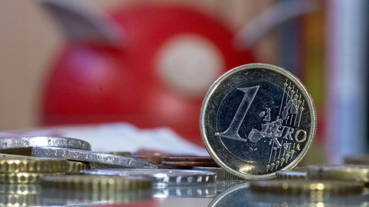 Banken: Auswertung: Sparkassen zahlen aufs Tagesgeld oft kaum Zinsen
