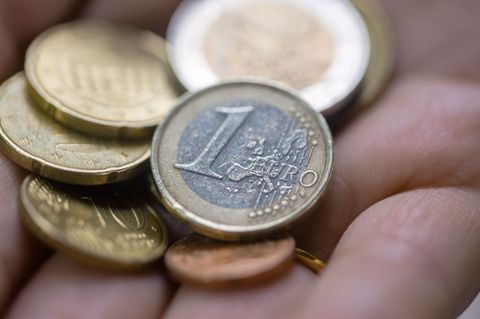 Dem Vergleichsportal Verivox zufolge bieten 43 Prozent der untersuchten Sparkassen keine oder kaum Zinsen aufs Tagesgeld. (Symbo