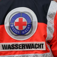 Freibadsaison: Es fehlen in Sachsen noch Rettungskräfte. (Archivbild) Foto: Bodo Schackow/dpa