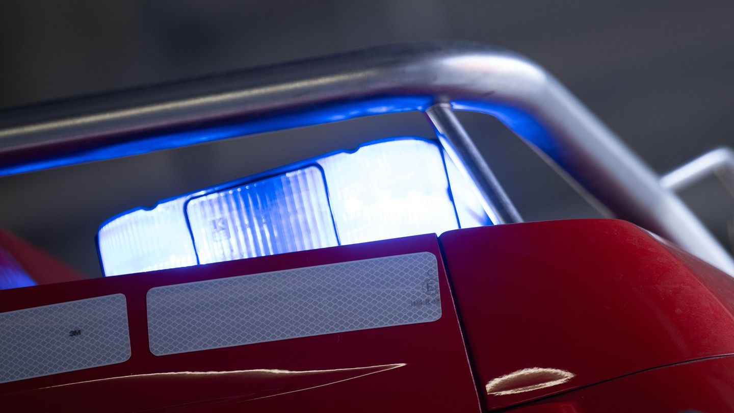 Brände: Brand auf Deponie in Cottbus dauert an