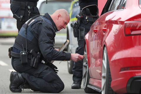 Am Car-Freitag schaute die Polizei in Sachsen-Anhalt genau hin. Foto: Matthias Bein/dpa