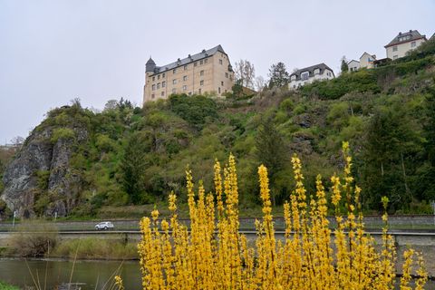 Die Sonne zeigt sich teilweise am Ostersonntag, aber auch mit Regen müssen die Menschen in Hessen rechnen. Sonnig wird es am Ost