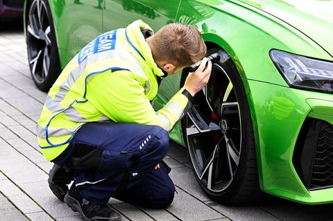 Der sogenannte Car-Freitag gilt als Saisonauftakt der Tuningszene. Foto: Roberto Pfeil/dpa
