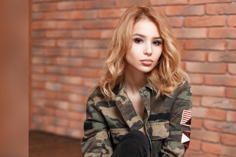 Camouflage liegt 2026 wieder im Trend.