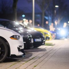 Autotuner nutzten auch in Niedersachsen den "Car-Freitag" für Treffen. (Archivbild) Foto: Julian Stratenschulte/dpa