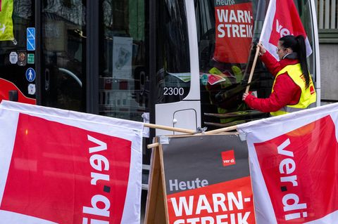 Der ÖPNV in Nürnberg und Augsburg soll bestreikt werden. (Symbolbild) Foto: Stefan Puchner/dpa