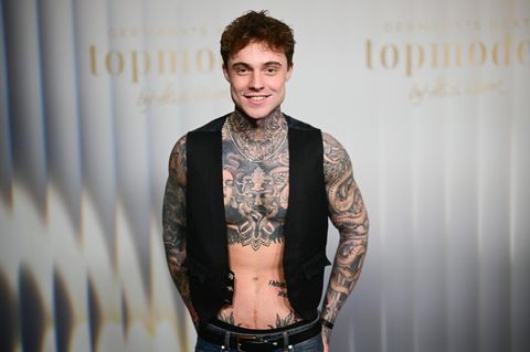 Ex-„GNTM“-Kandidat Samuel Dohmen posiert vor der Kamera