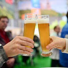 Vorsicht heißt es beim alkoholfreien Hefeweizen der Brauerei Gutmann. (Symbolbild) Foto: Sebastian Christoph Gollnow/dpa