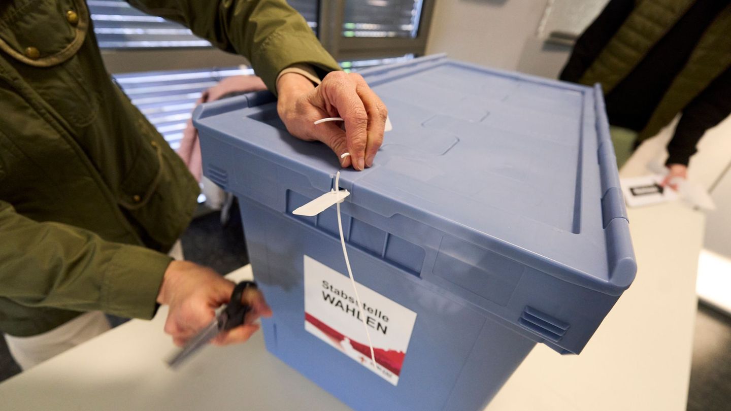 Öffentlicher Dienst im Blick: Zwei Rechnungshöfe und zwei Meinungen zum Thema Wahlhelfer