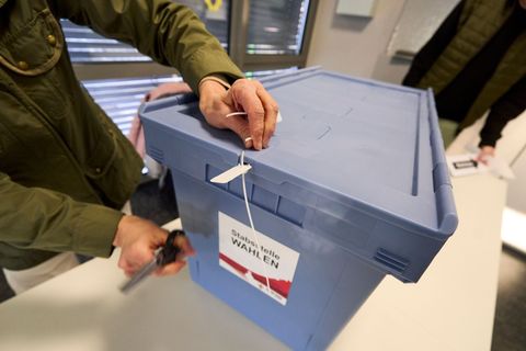 Ohne Wahlhelferinnen und Wahlhelfer geht nicht viel - ob bei der Landtagswahl in Rheinland-Pfalz am 22. März oder der Kommunalwa