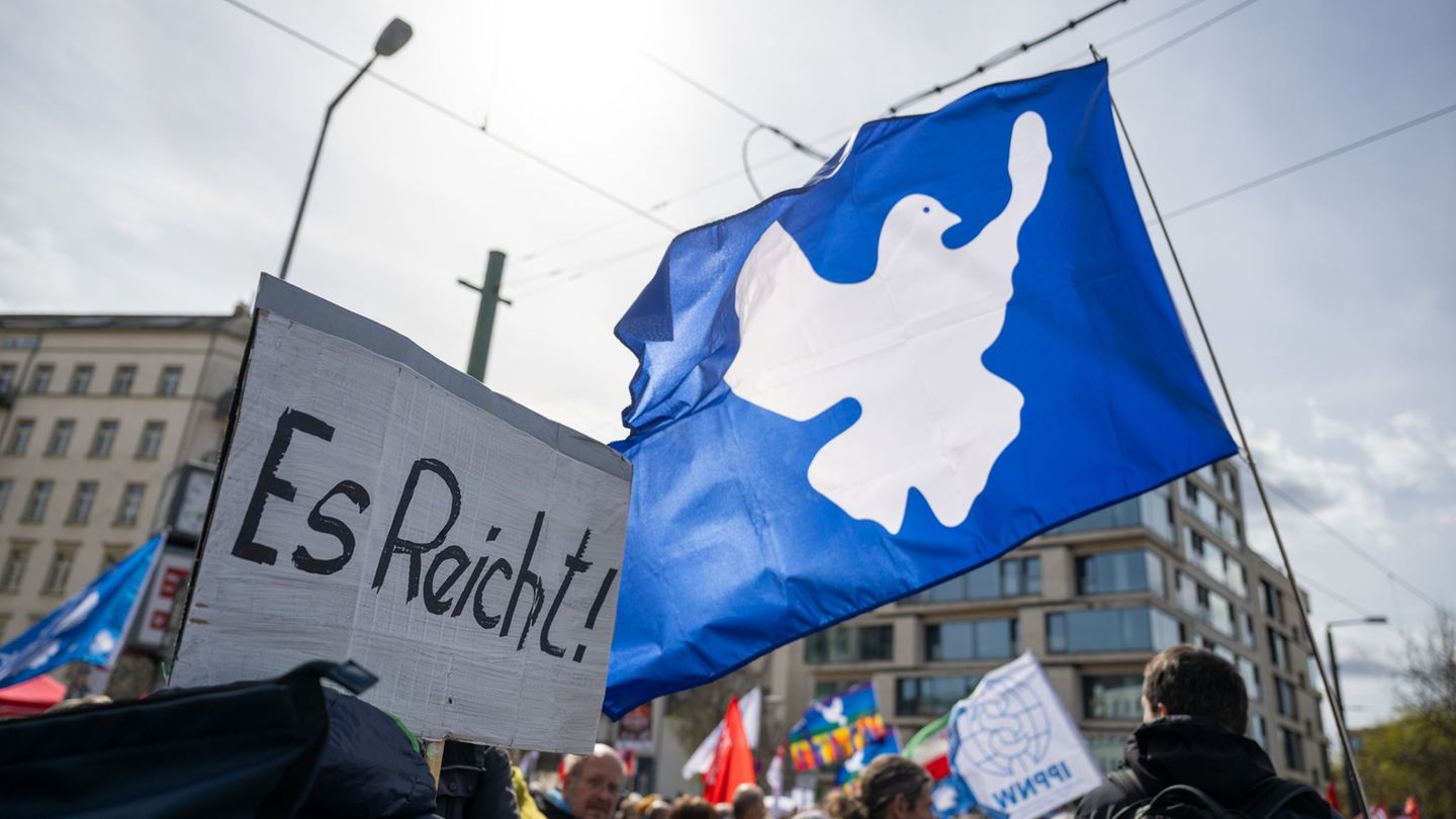 Tradition am Karsamstag: Ostermarsch in Berlin: Rund 1.000 Menschen demonstrieren