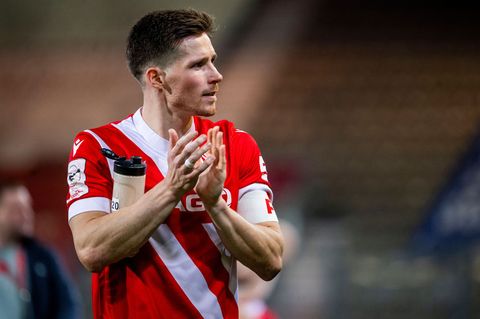 Kapitän Axel Borgmann schießt Energie Cottbus zum Sieg. (Archivbild) Foto: Julius Frick/dpa