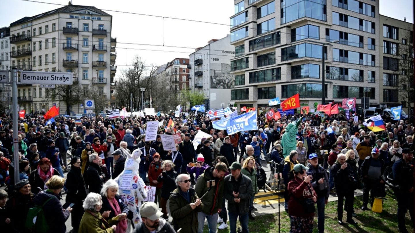 Ostermärsche: Demonstrationen für den Frieden in rund 70 Städten