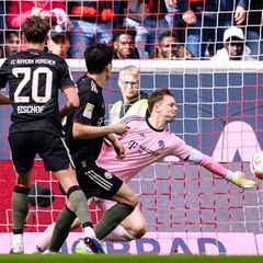 Mehrfach im Blickpunkt: Bayern-Keeper Manuel Neuer. Foto: Tom Weller/dpa