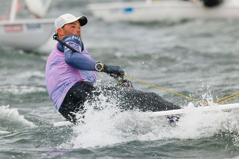 Philipp Buhl segelte in der Ilca-7-Klasse vor Mallorca auf Platz 4. (Archivbild) Foto: Frank Molter/dpa