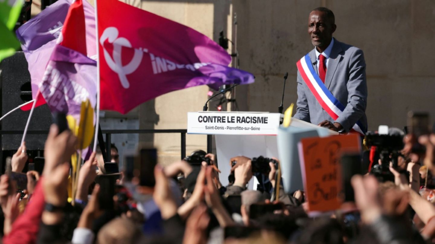 Nach Beleidigungen gegen Bürgermeister: Tausende demonstrieren in Saint-Denis gegen Rassismus